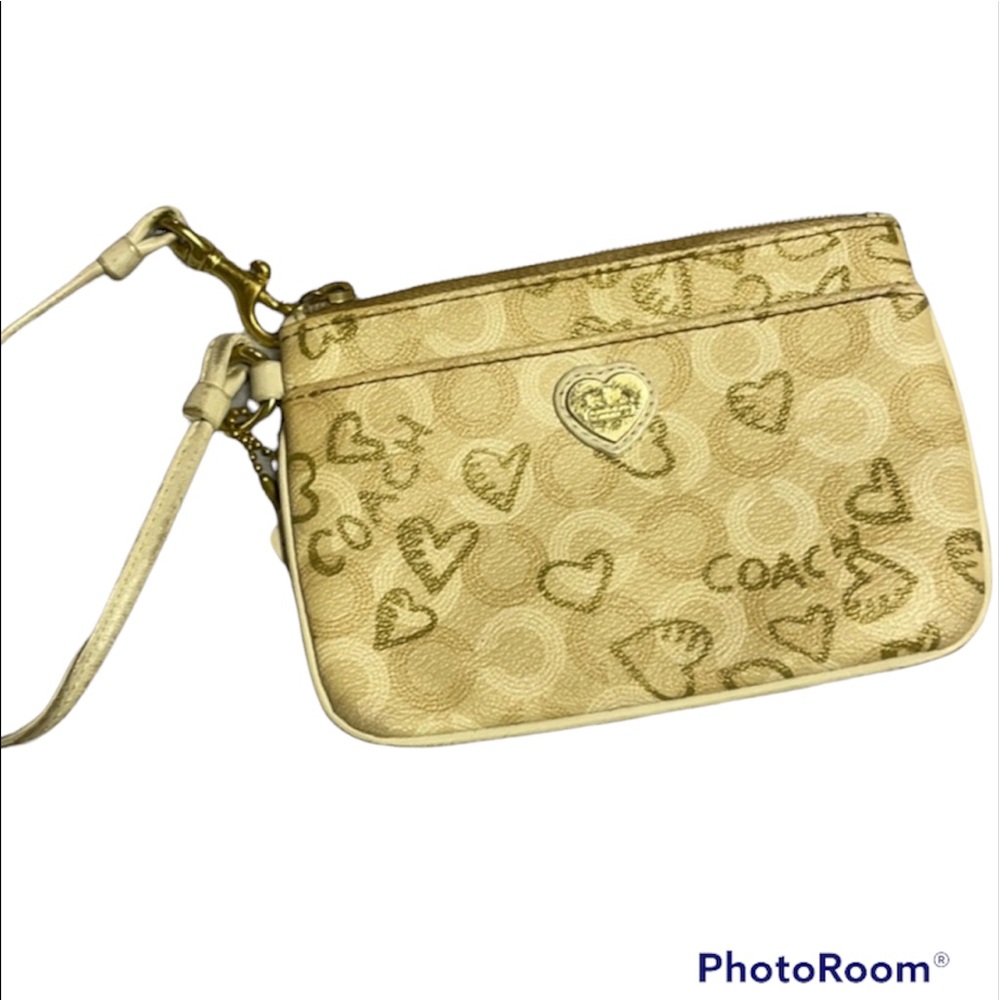 💛 COACH Waverly Hearts Wristlet